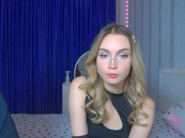 hollyJoys on BongaCams