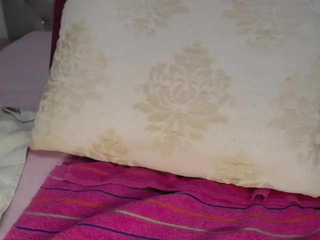 juliesquirts on BongaCams