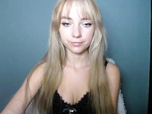 LuciaLovely's avatar