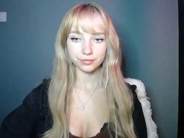 LuciaLovely's avatar
