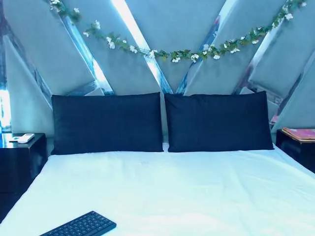 Maya-Baker on BongaCams