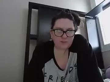 fuzzypeaches87 on Chaturbate