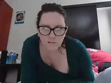 fuzzypeaches87 on Chaturbate