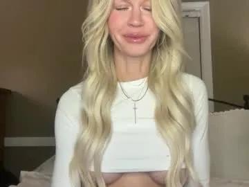 karabearr — Karabearr's room  topless at 2k tokens