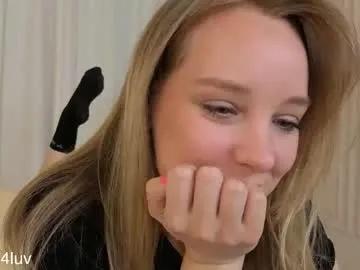 l1n4luv — Hiii, my name Lina !!!! Goal: suck fingers close to the camera  #shy #18 #blonde  #bigboobs [30 tokens remaining]