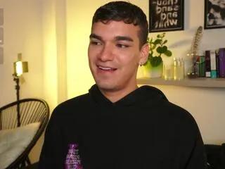 aalan_jamess on Flirt4Free