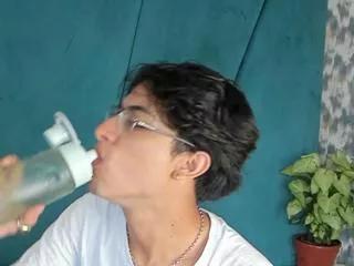 aaron_ez on Flirt4Free 