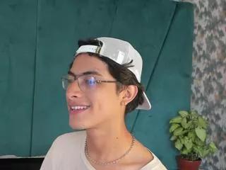 aaron_ez on Flirt4Free 