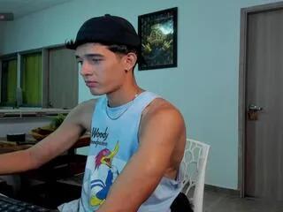 cristofer_hanks on Flirt4Free