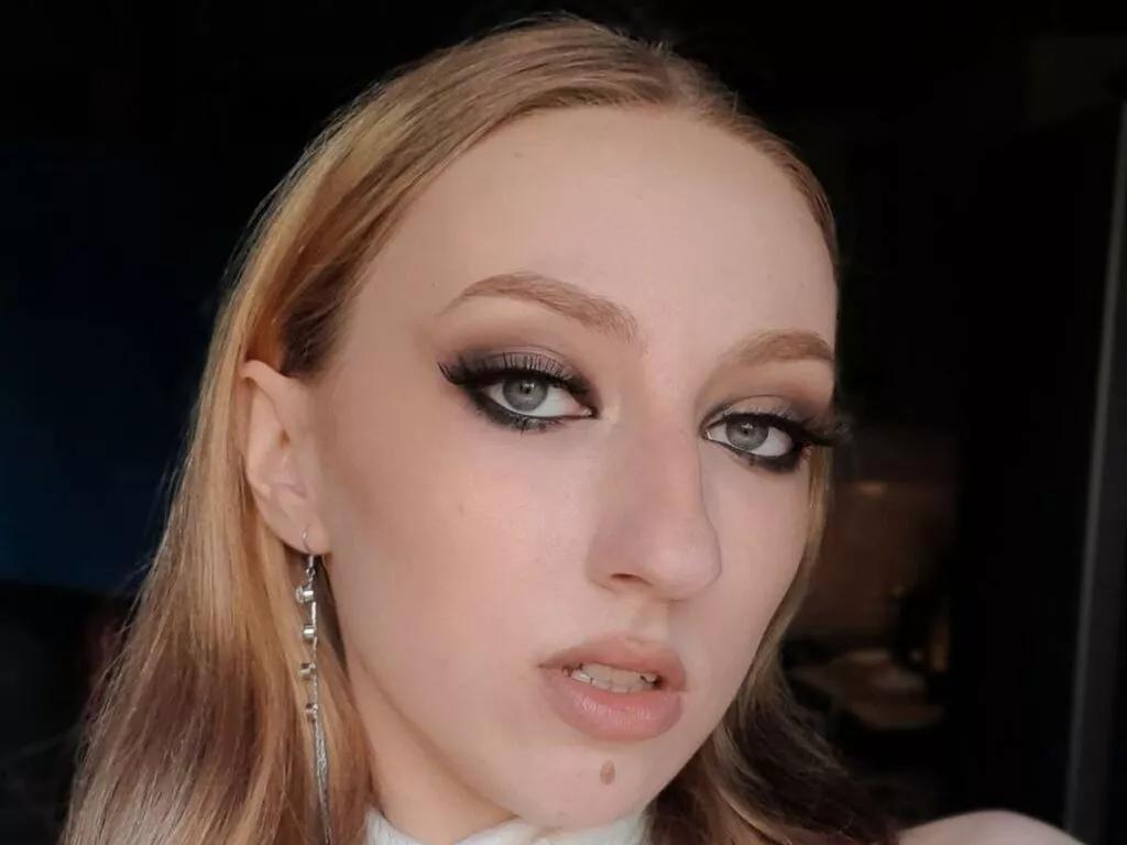 HenriettaFare on LiveJasmin