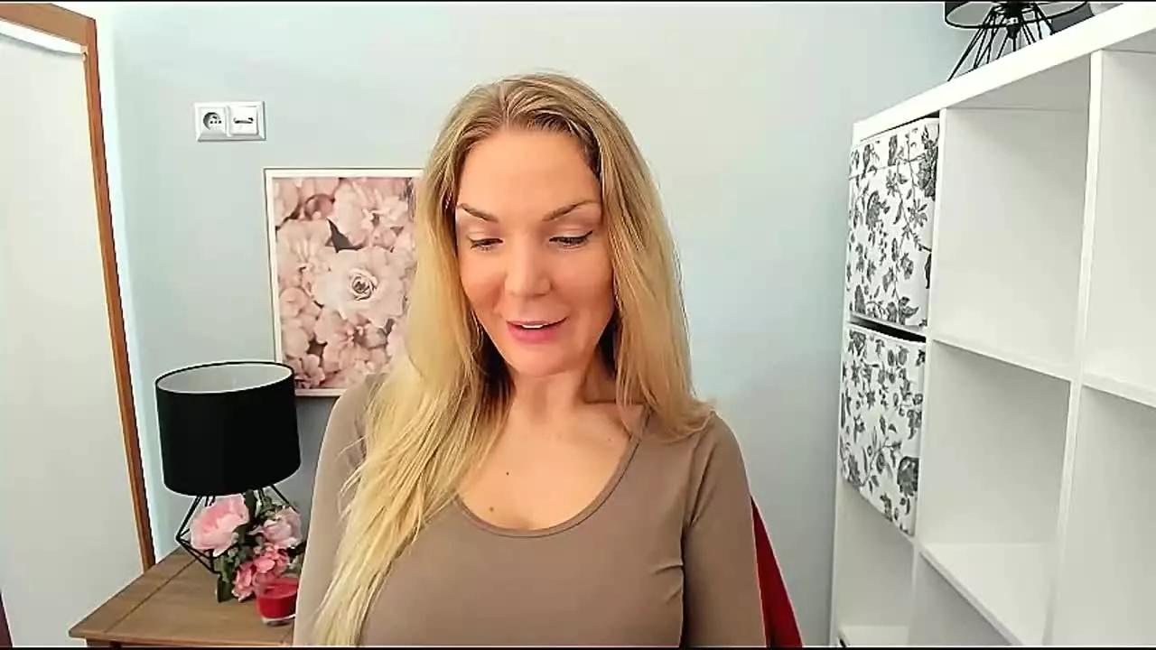 AulloraAmazing on Streamray 