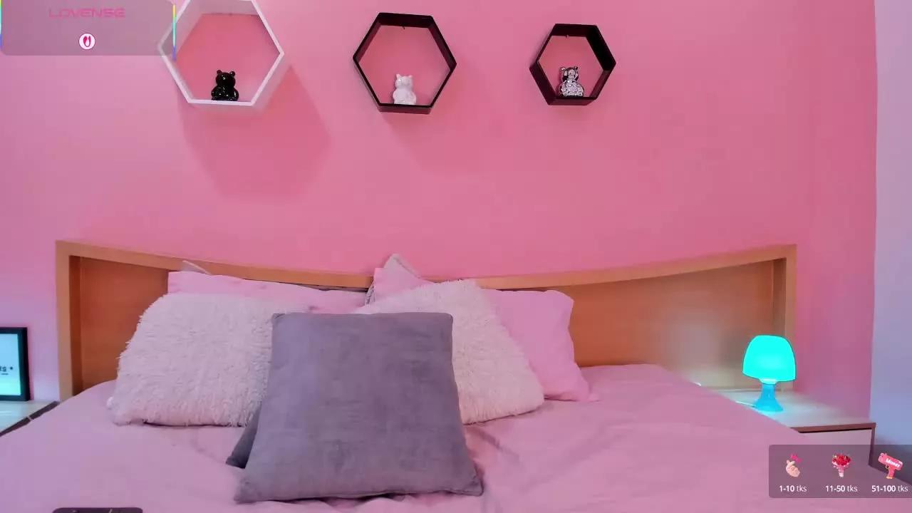 EmiilyJones on Streamray 