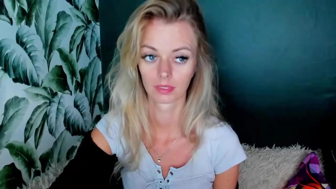 lovelyVALERIE on Streamray