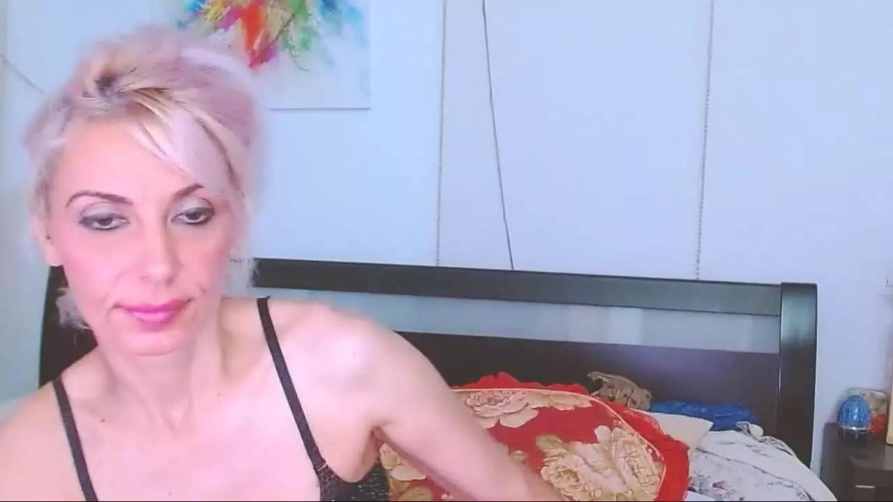 MissLaraHoney on Streamray 