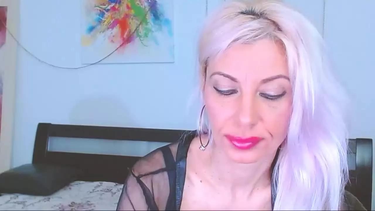 MissLaraHoney on Streamray 