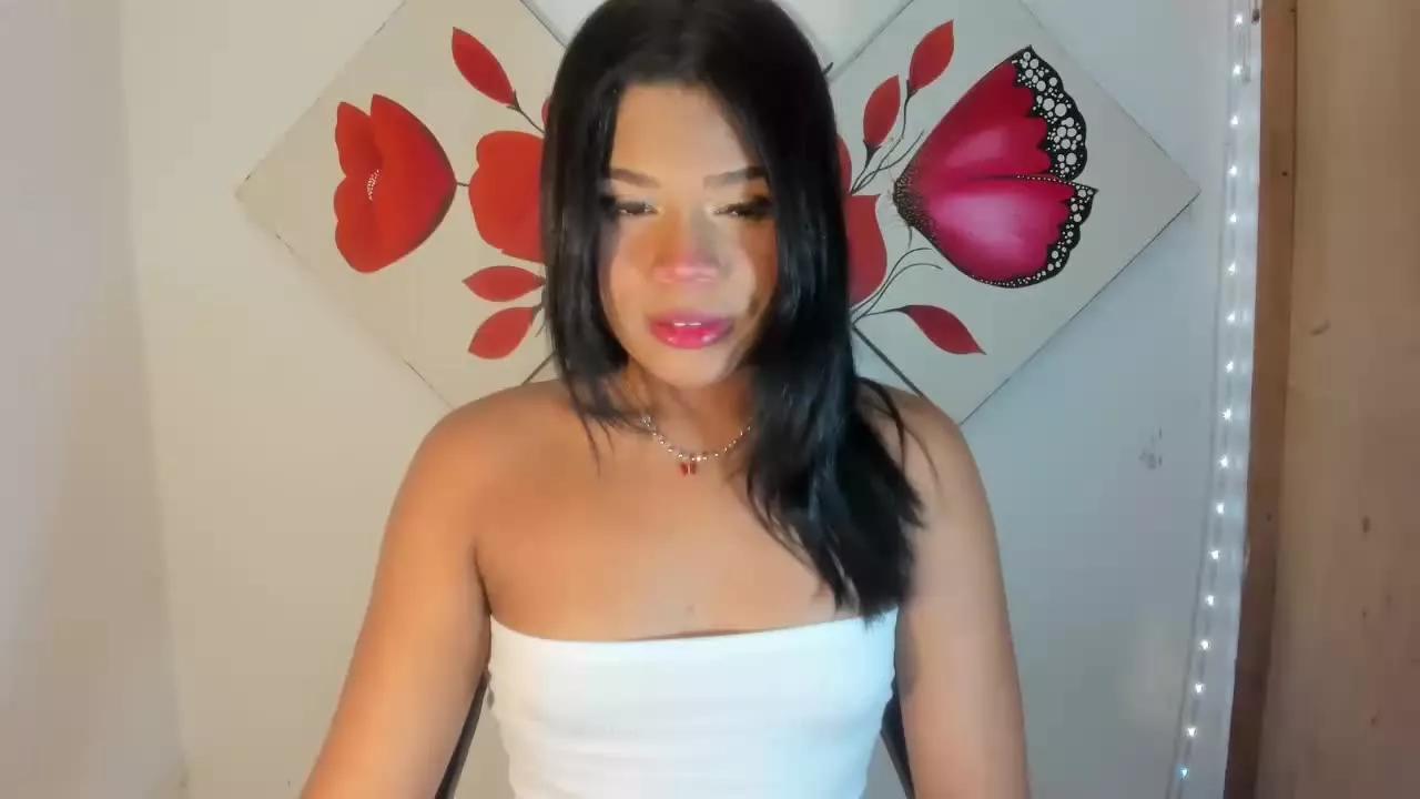 nikkitatsxTS on Streamray 