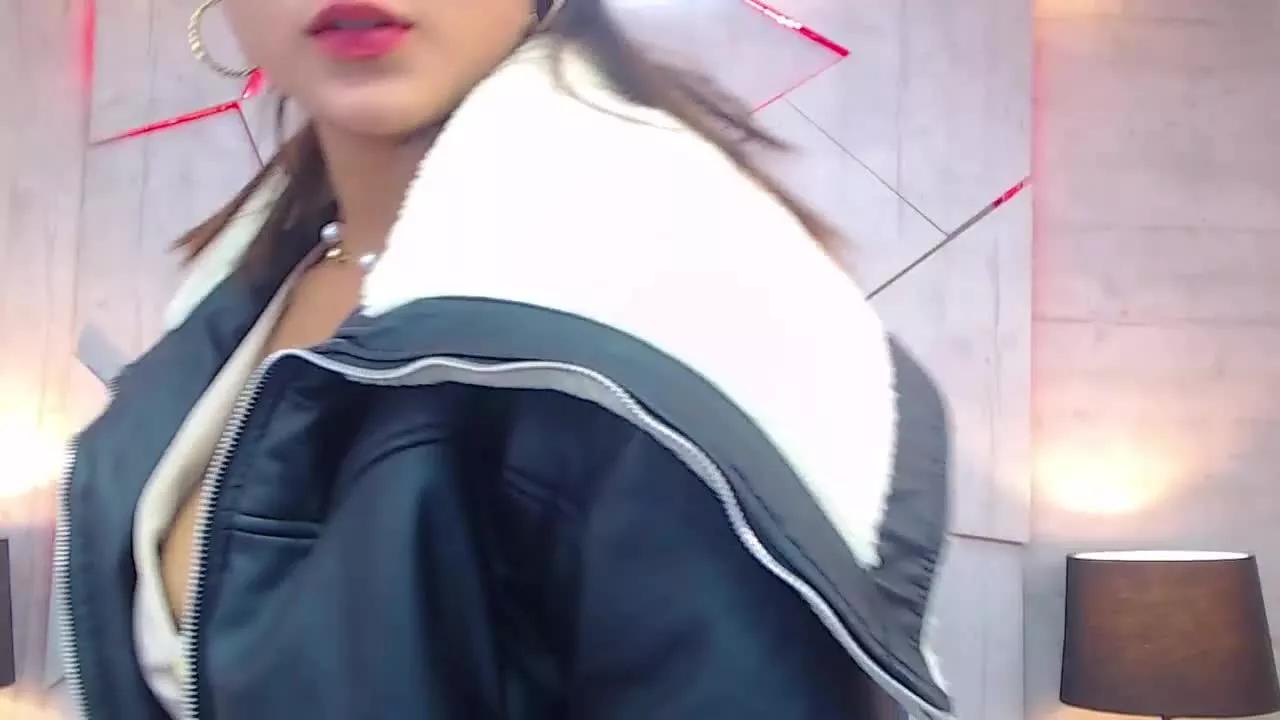 SaraMoncler on Streamray 