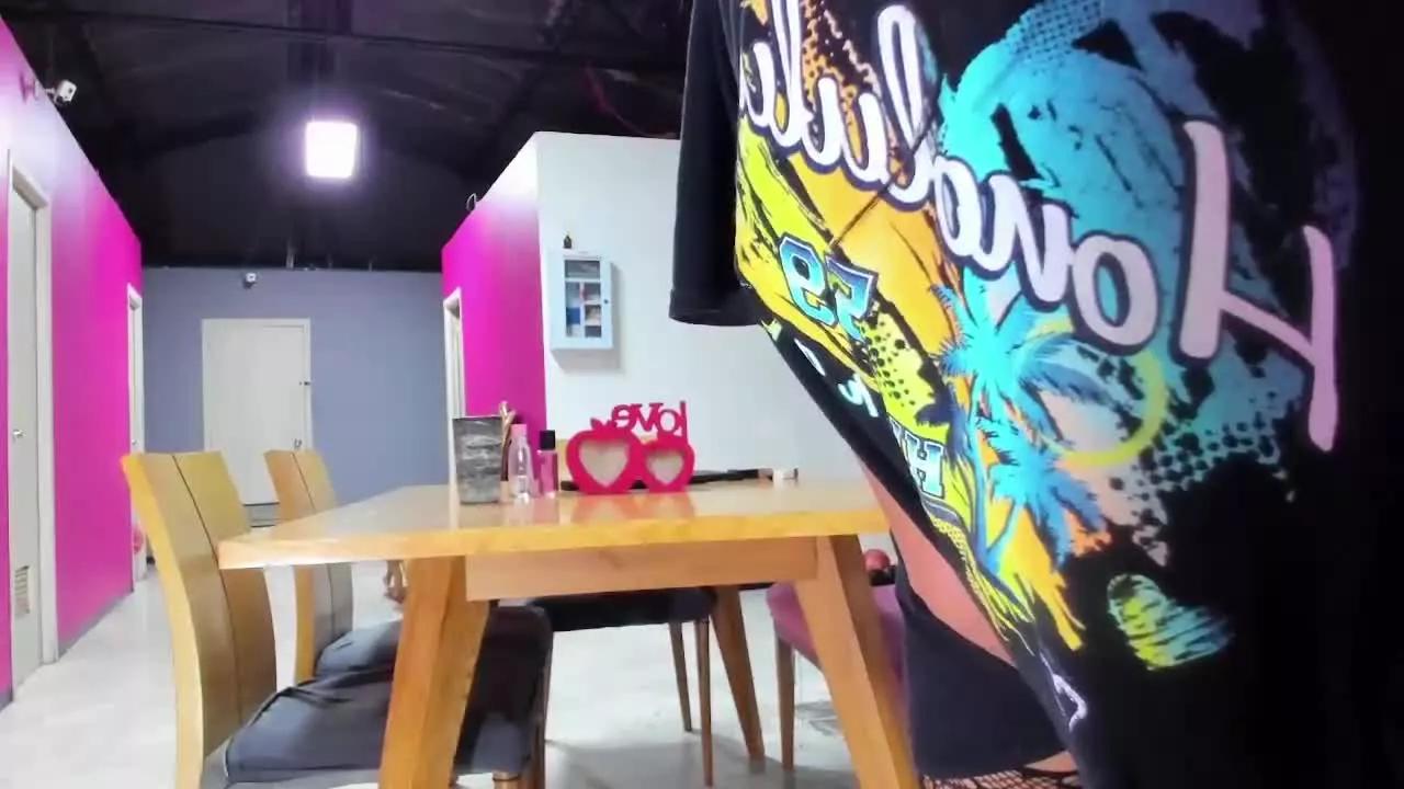 SelenaHot on Streamray 