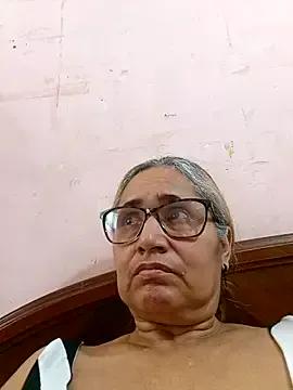 _candi — Aceite en las tetas