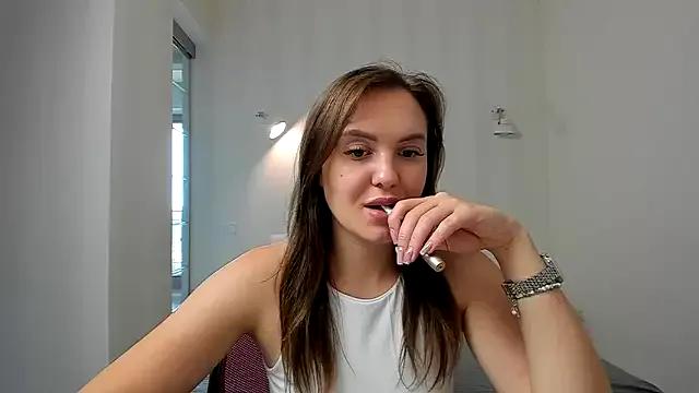 EmmaNorman on StripChat 