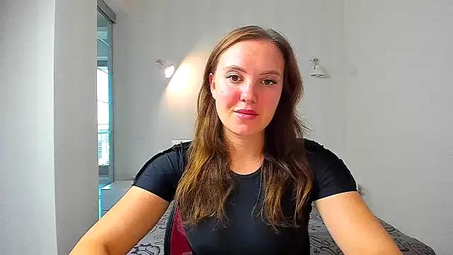 EmmaNorman on StripChat 
