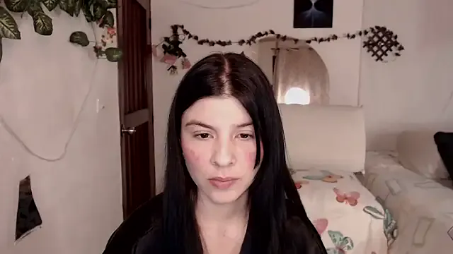 Estefani_32 on StripChat