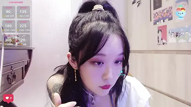 Etherealcat33 on StripChat