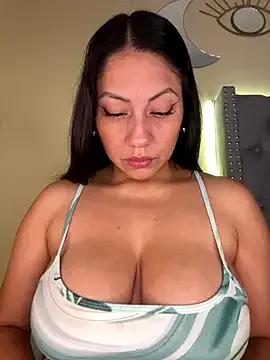 KIARAPRETTY — FINGERS IN ASS AND PLUG