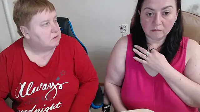 Lindy-Jeanie — hot kiss and lick boobs brunettes