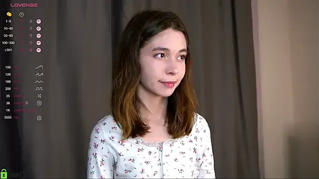 LittleOriana on StripChat 