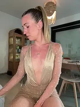 lola_tentatiion on StripChat