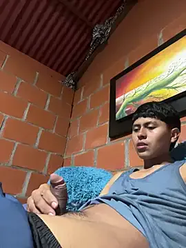Miguel_960 model from StripChat