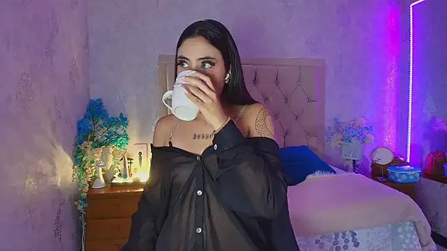 nini_love01 on StripChat 