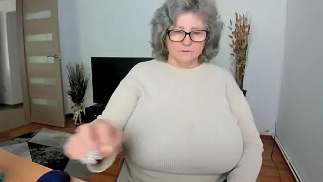 NoraJohnson6 — topless dance 2 minutes