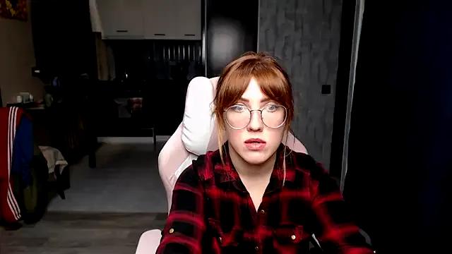 StripChat Reginasmilee is Freechat Reginasmilee — NAKED