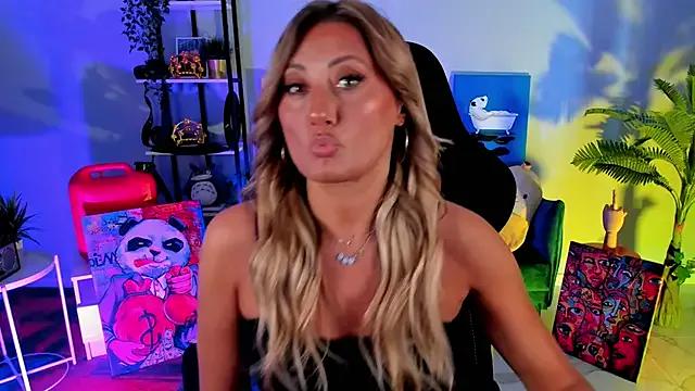 SarahAlluring on StripChat 