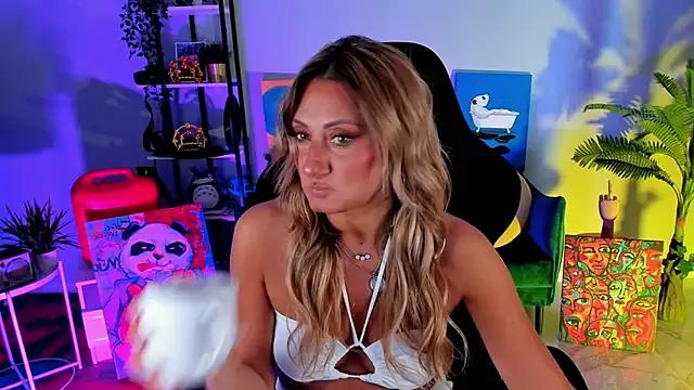 SarahAlluring on StripChat 