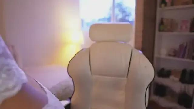 SaraParisi on StripChat 