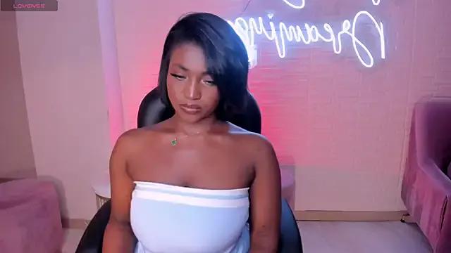 SavannahStorm on StripChat 