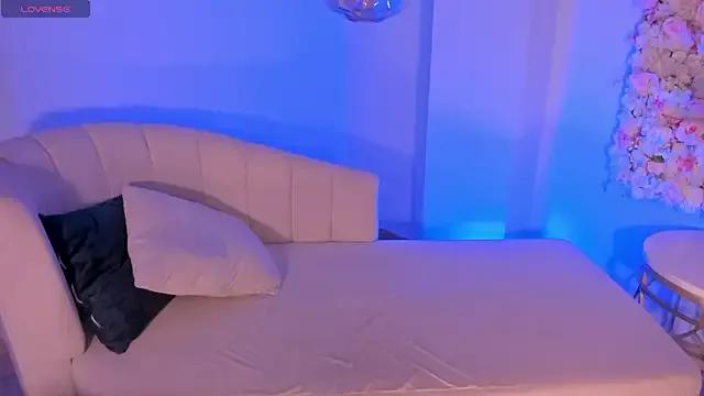 SavannahStorm on StripChat 