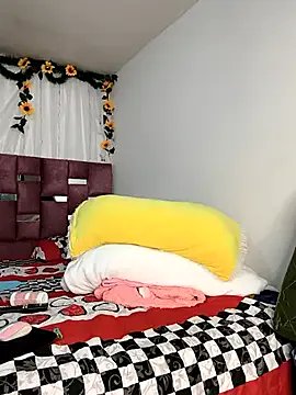 ScarletthJhonson- — Show tits