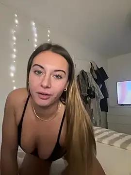 Scarlettroseeee — boobs out 2 mins and play 