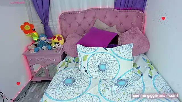 SoffiaMarlow on StripChat 