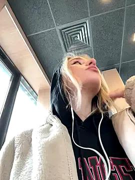 SSSATIVA_model — Pussy masturbation under the table