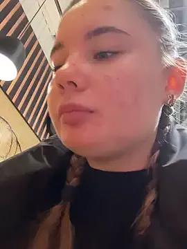 StephanieMur — finger in pussy and then lick