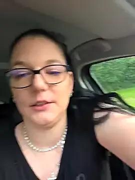 Swiss_Lady — Oben ohne Dildo lutschen 