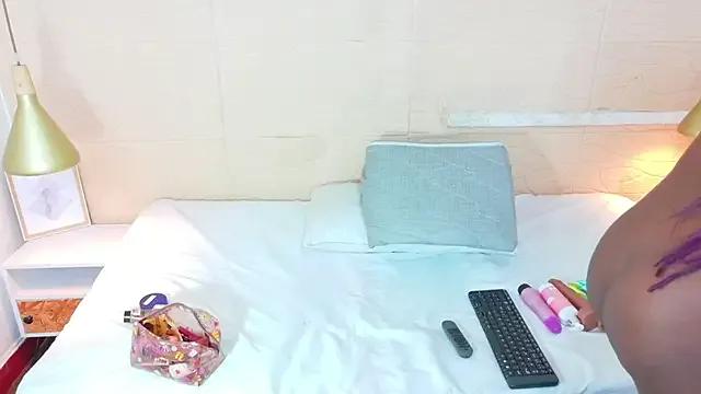 Tara_williams18 on StripChat