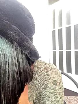 ZoeRaven_Pink — NAKED X 5 MIN